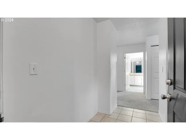 a open living room with a white wall