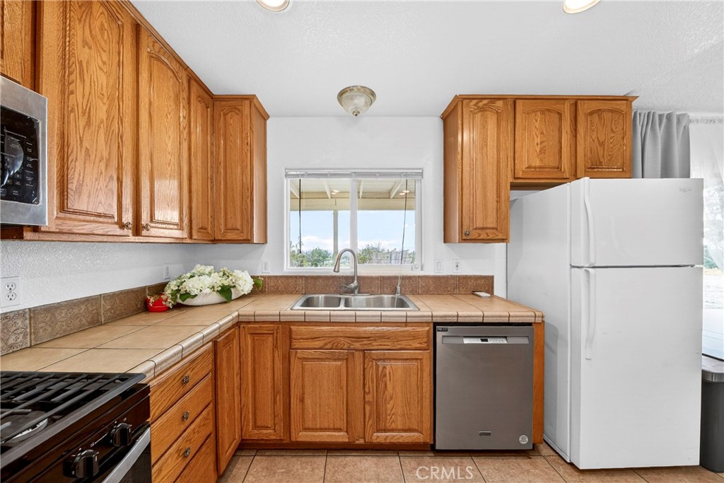 1246 Locust Road Pinon Hills, CA 92372 - Photo 11 of 58