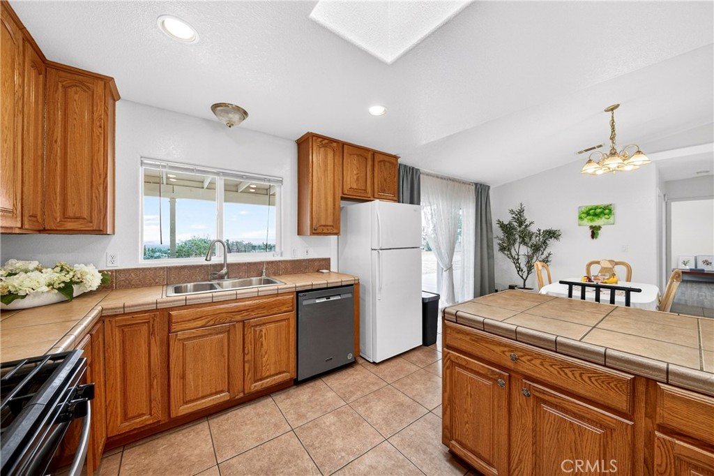 1246 Locust Road Pinon Hills, CA 92372 - Photo 12 of 58