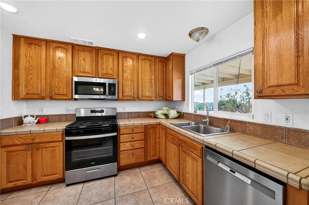 1246 Locust Road Pinon Hills, CA 92372 - Photo 14 of 58