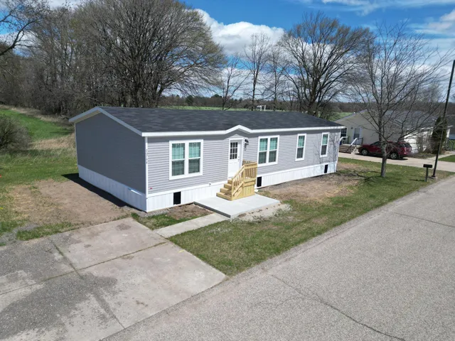 $99,999 | 20768 Kalamazoo Road, Big Rapids, MI 49307