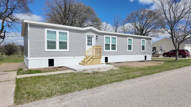 $99,999 | 20768 Kalamazoo Road, Big Rapids, MI 49307