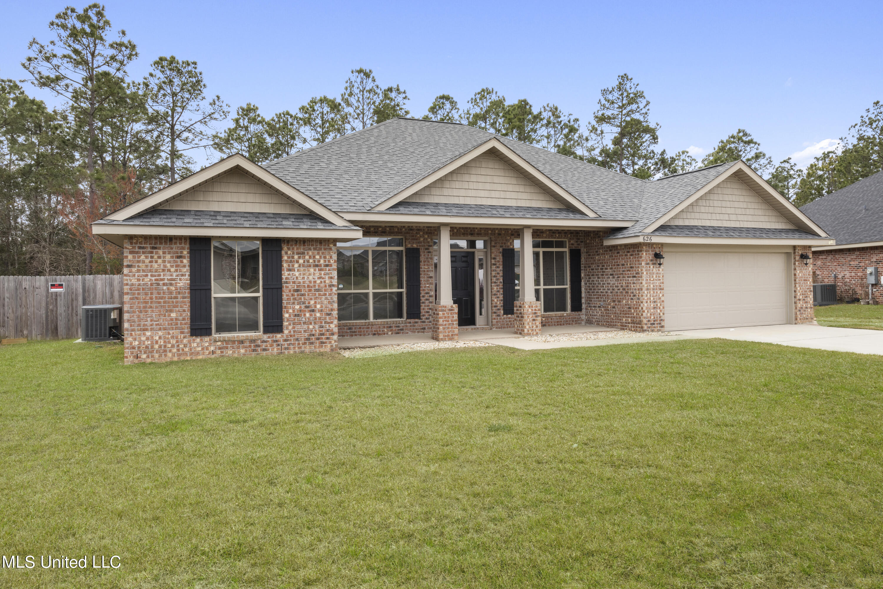 6261 Roxanne Way Biloxi, MS 39532 - Photo 2 of 37 002