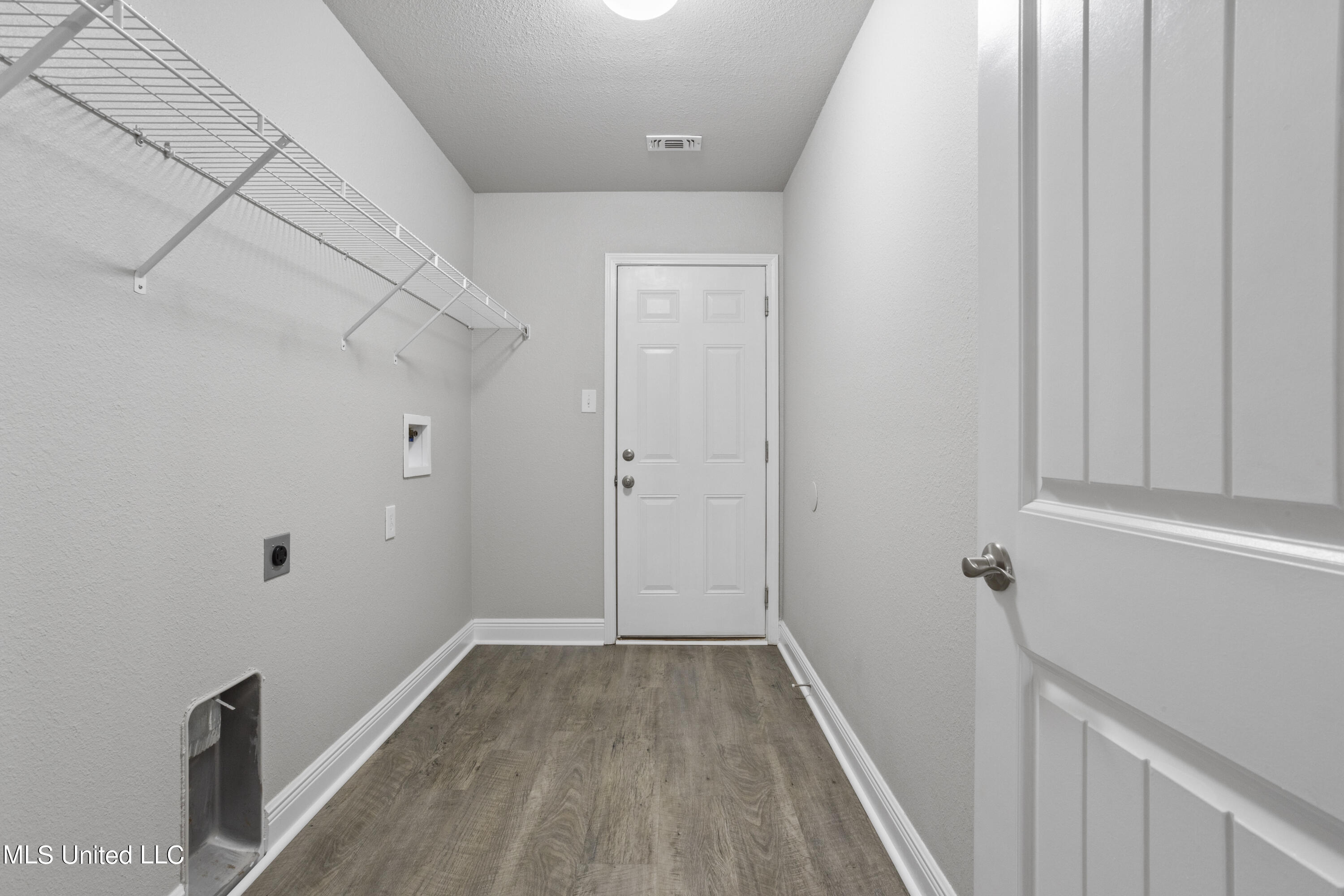 6261 Roxanne Way Biloxi, MS 39532 - Photo 28 of 37 028