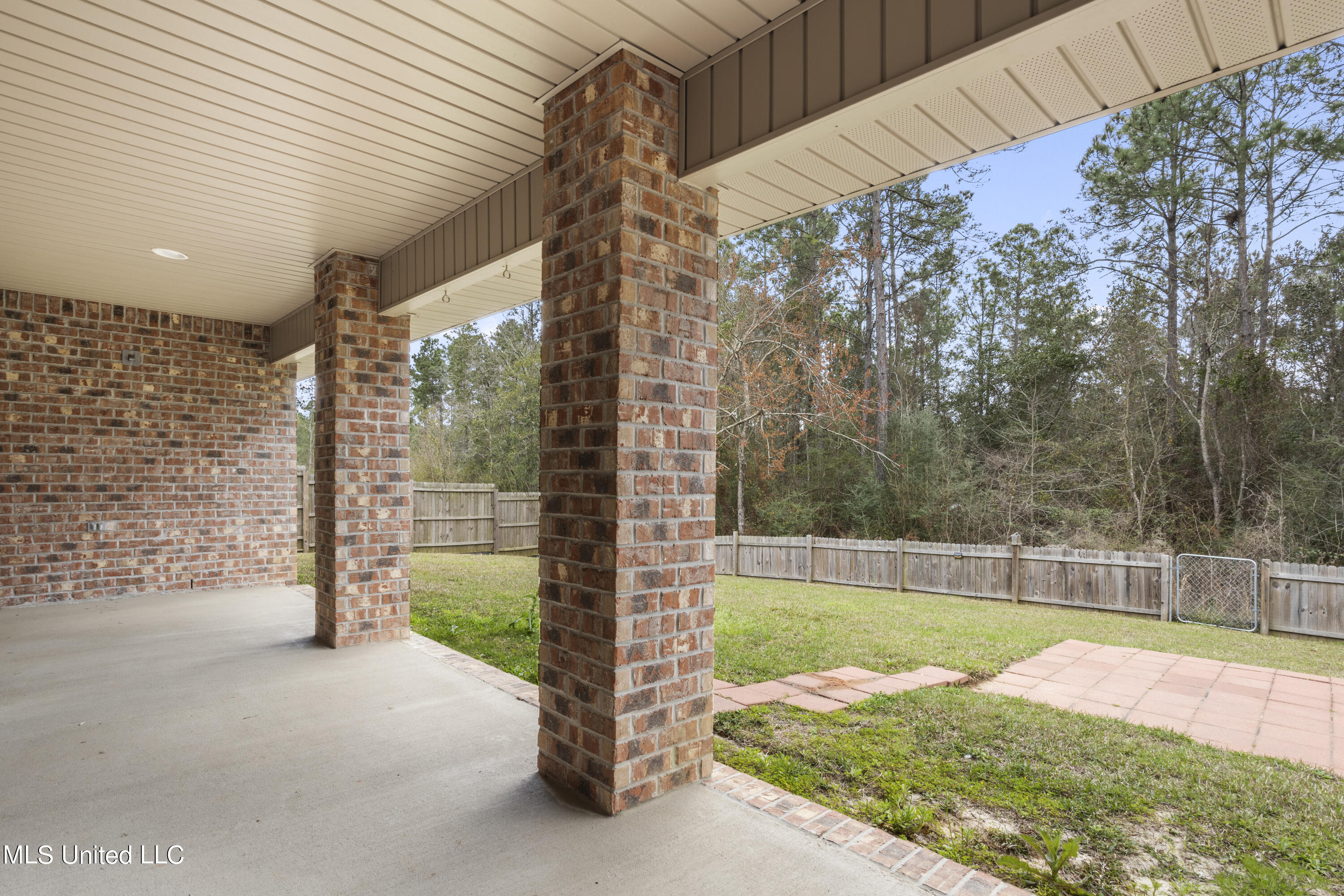 6261 Roxanne Way Biloxi, MS 39532 - Photo 29 of 37 029