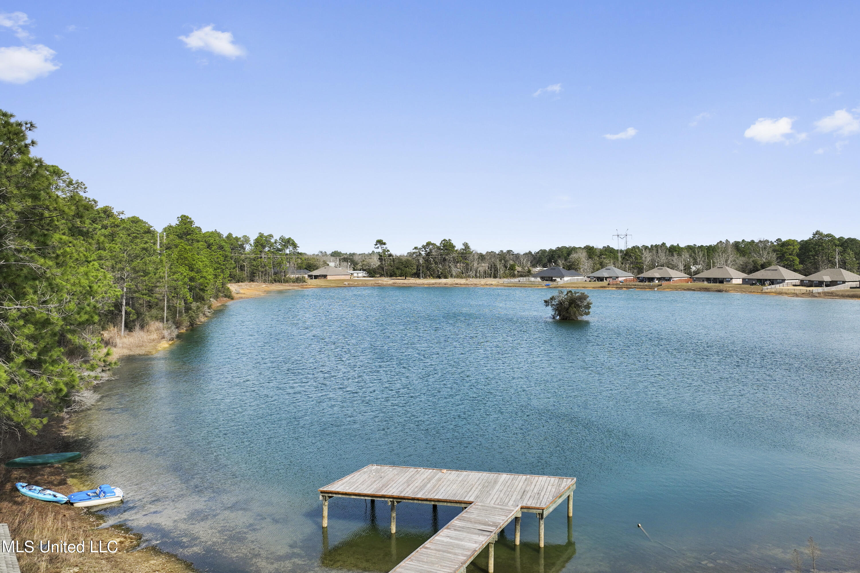 6261 Roxanne Way Biloxi, MS 39532 - Photo 34 of 37 035