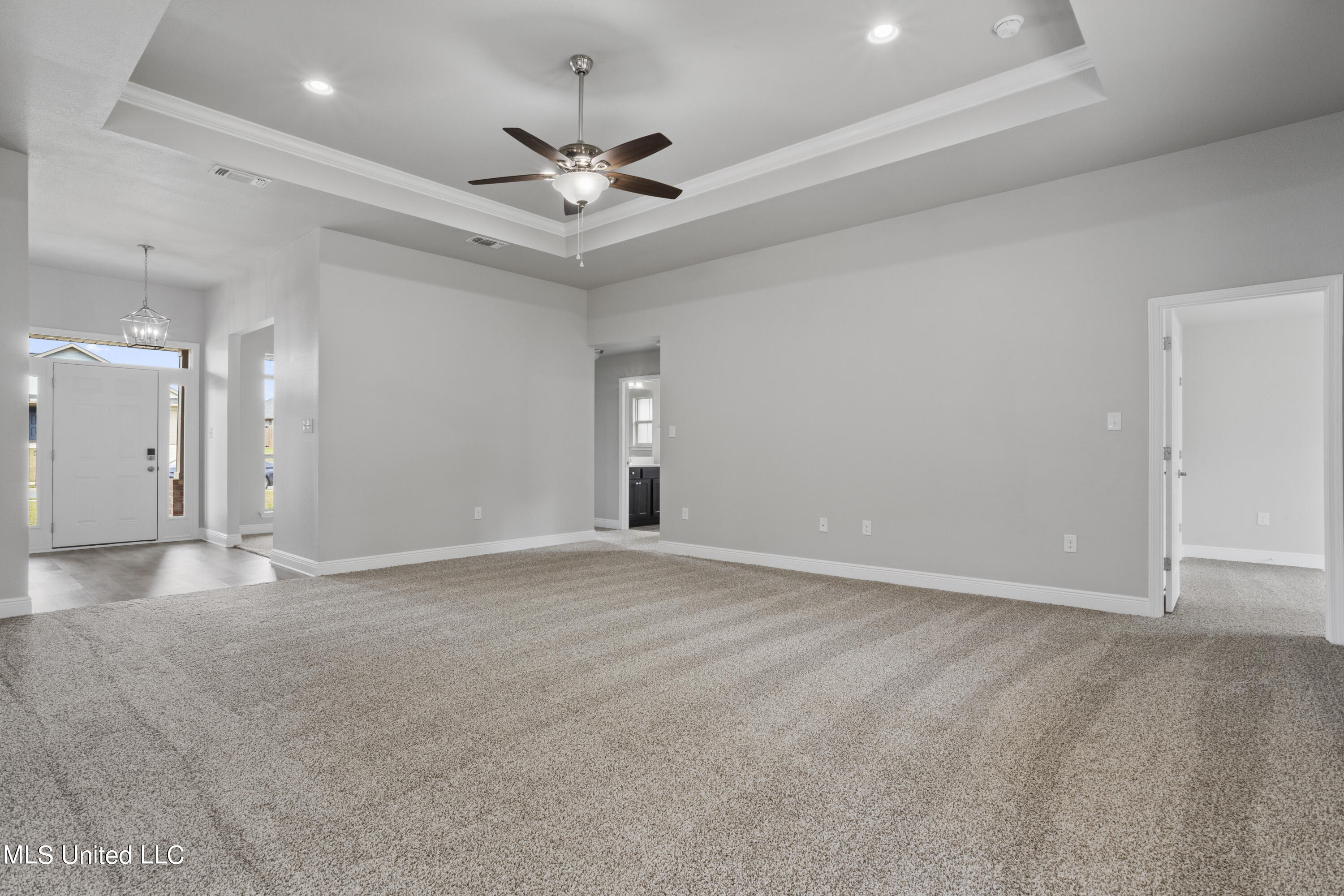 6261 Roxanne Way Biloxi, MS 39532 - Photo 5 of 37 005
