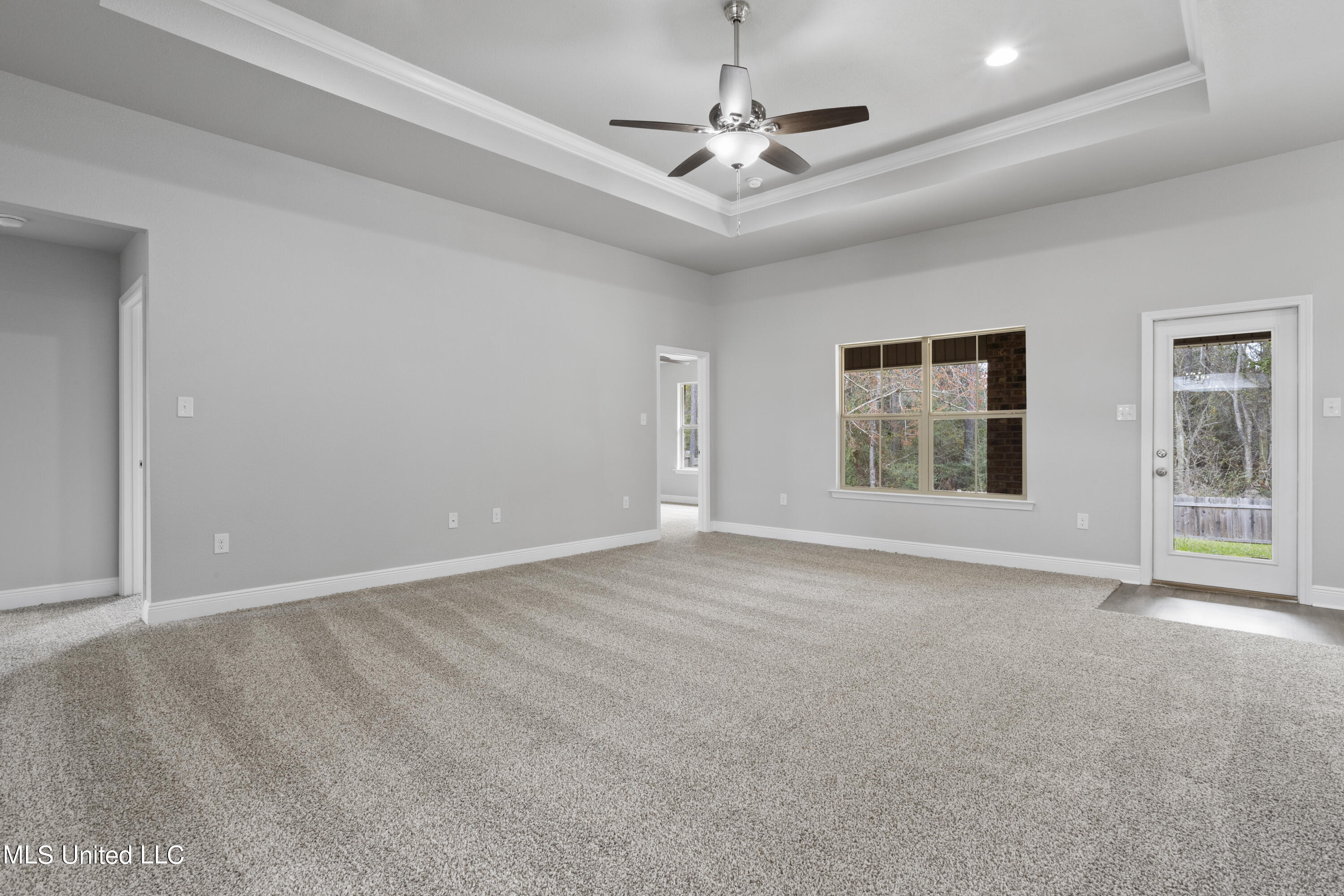 6261 Roxanne Way Biloxi, MS 39532 - Photo 6 of 37 006
