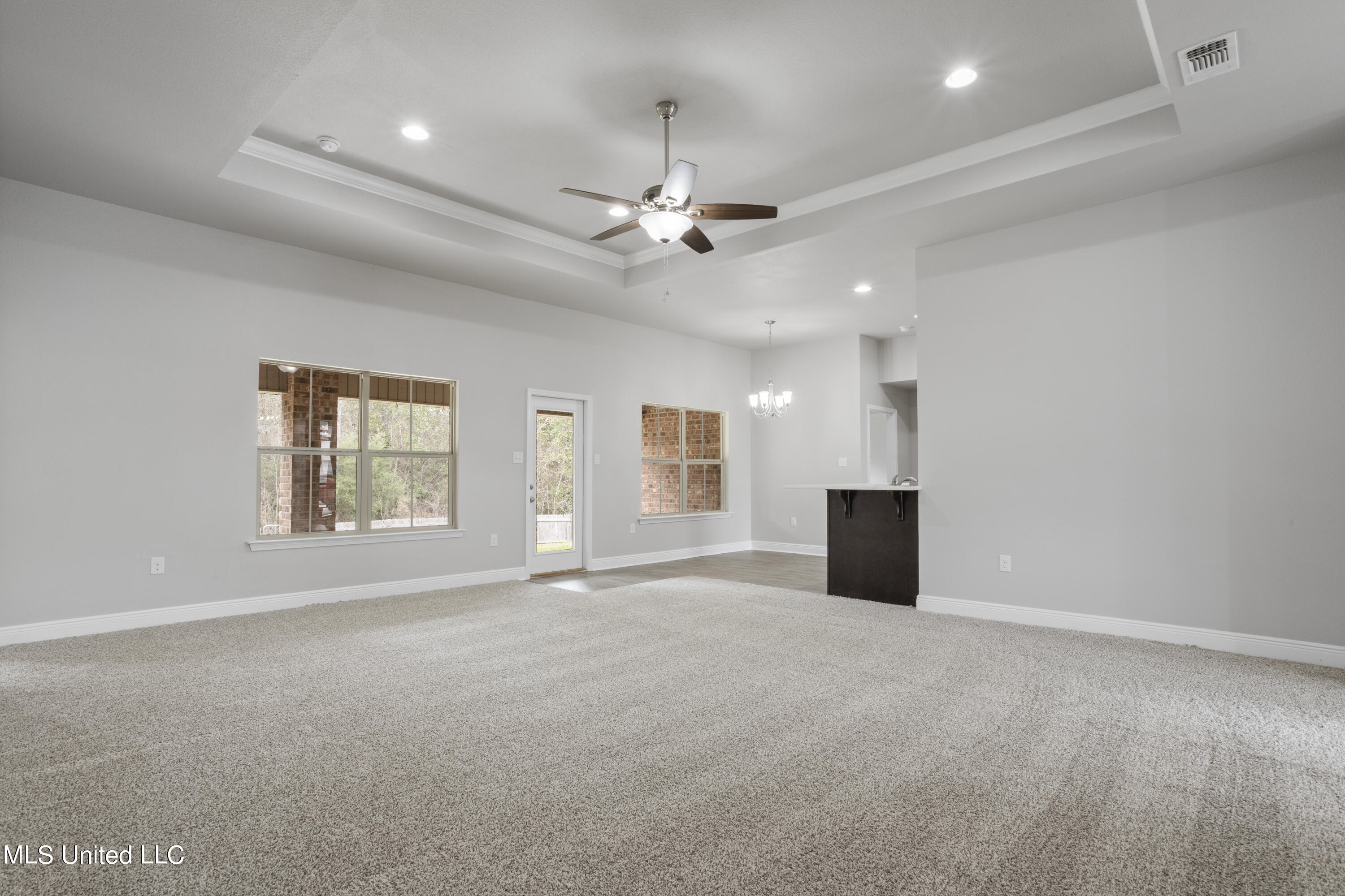 6261 Roxanne Way Biloxi, MS 39532 - Photo 7 of 37 007