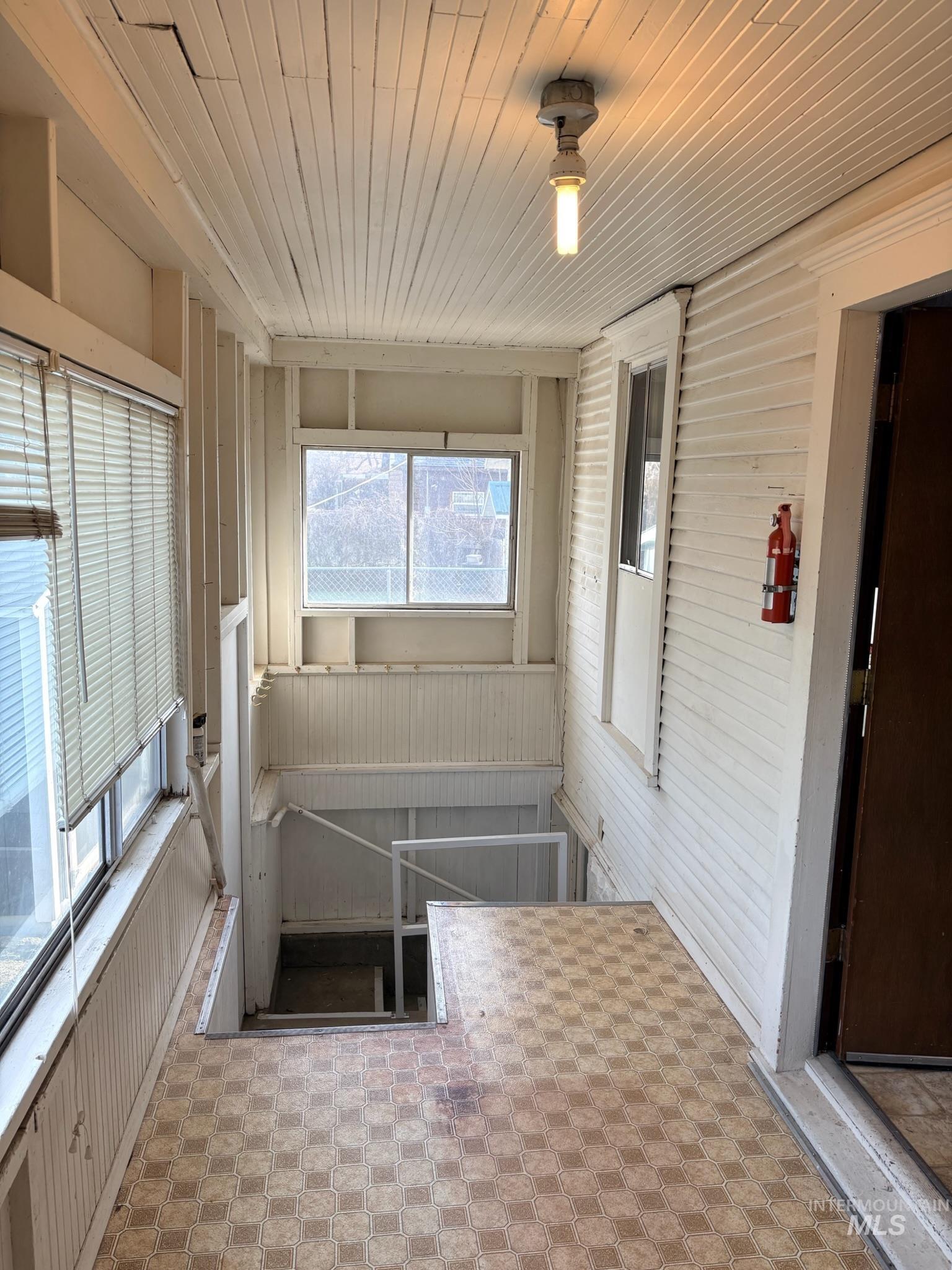 627 Southwest 3rd Street Fruitland, ID 83619 - Photo 27 of 35 View of unfurnished sunroom