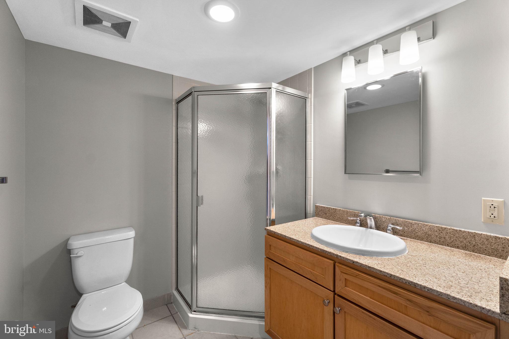 1150 K Street Northwest, Unit 1408 Washington, DC 20005 - Photo 18 of 29 Full Bath