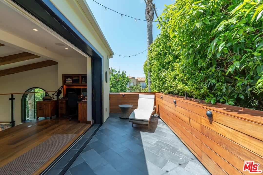 2612 Montana Avenue, Unit 1 Santa Monica, CA 90403 - Photo 24 of 27 a view of balcony