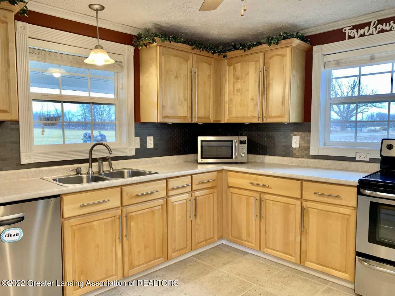 5568 South Baldwin Road Ithaca, MI 48847 - Photo 10 of 60 Kitchen