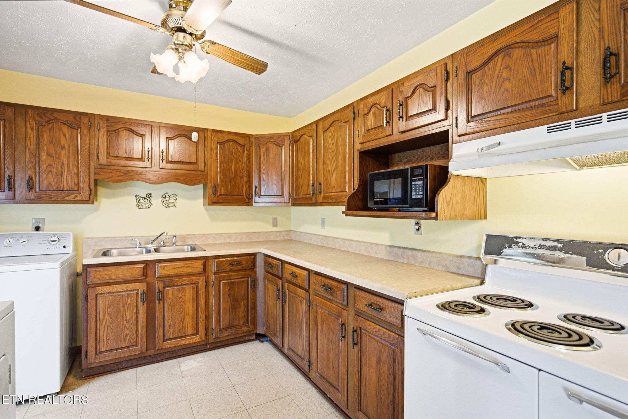 4308 Roaming Road Northwest Knoxville, TN 37912 - Photo 12 of 32 Gallery Image 12