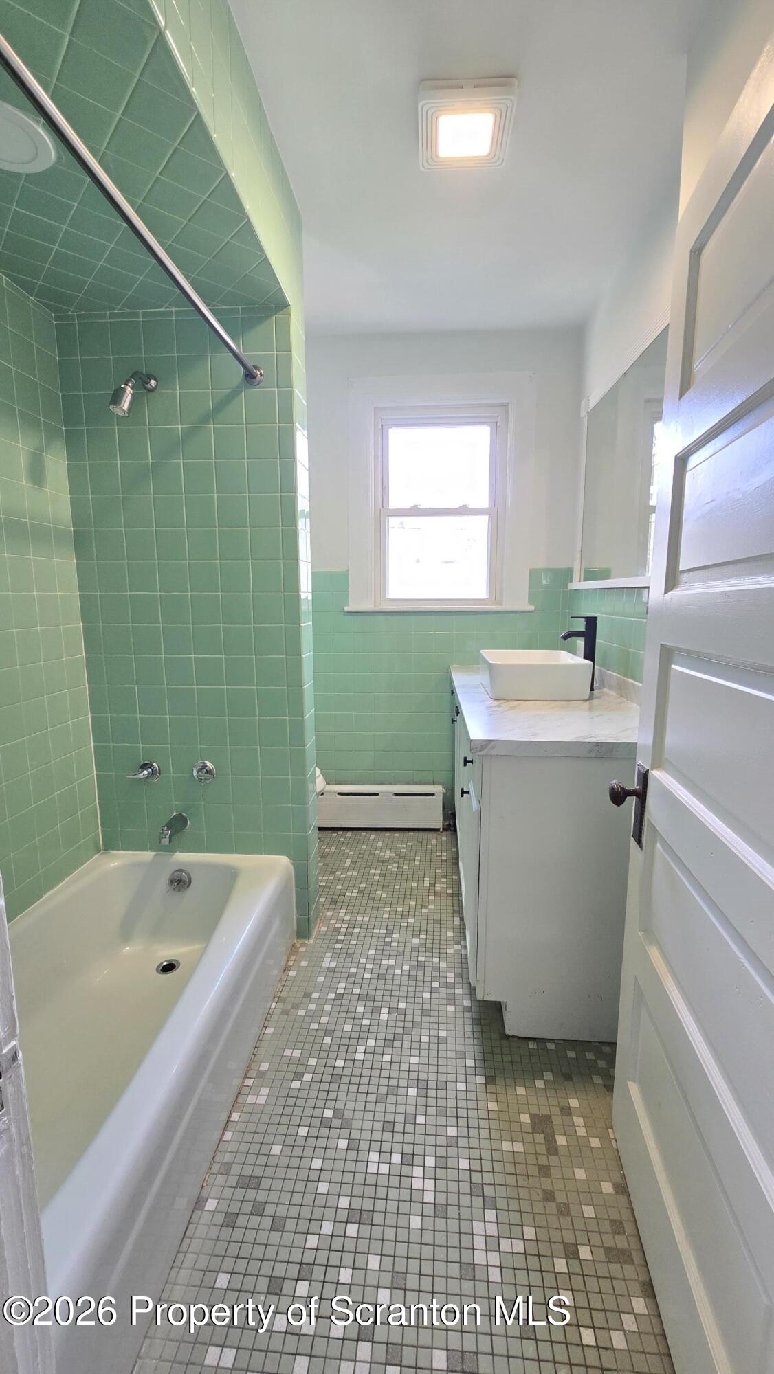 543 North Sumner Avenue Scranton, PA 18504 - Photo 10 of 16 a bathroom with a sink a toilet and bathtub