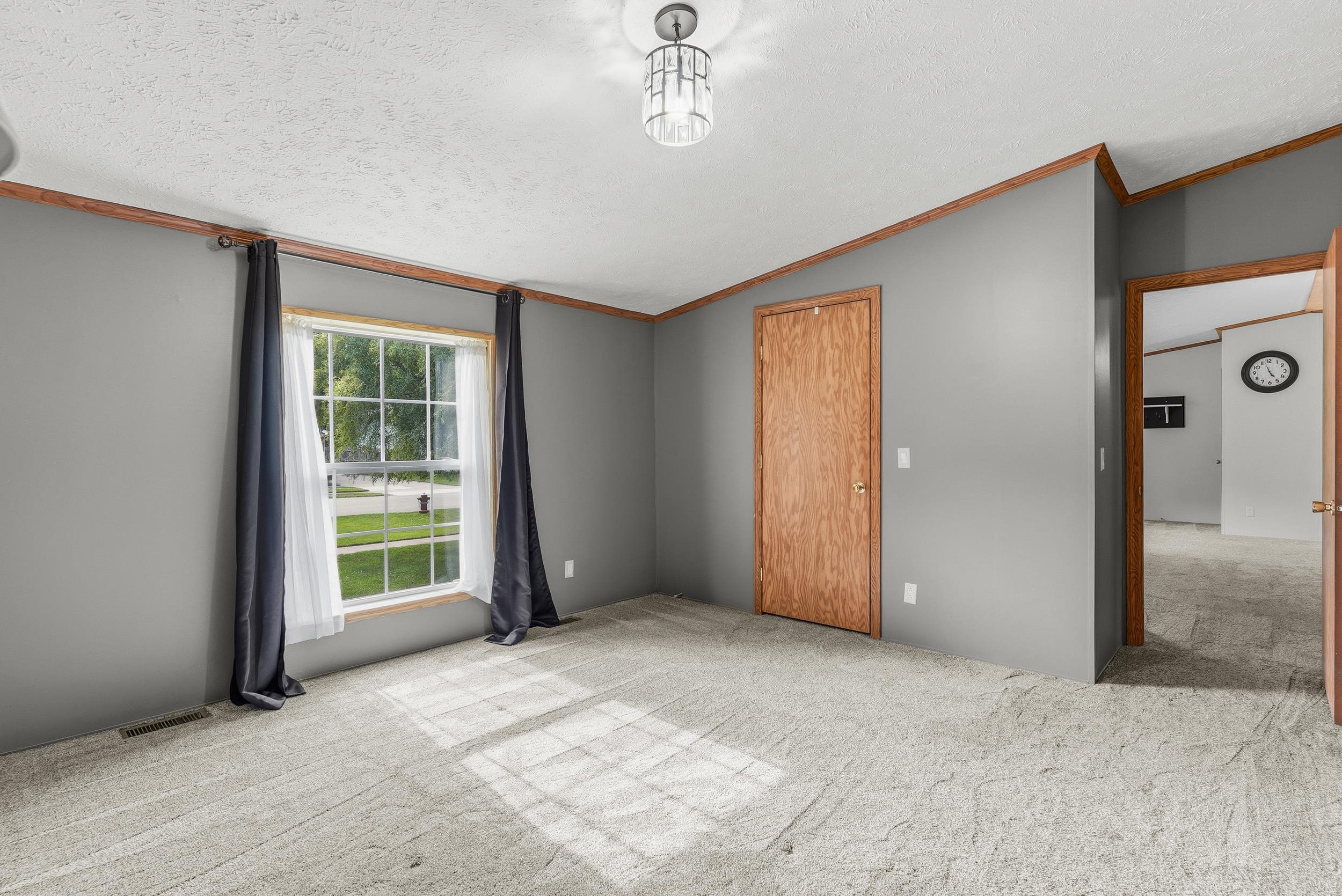 880 North East Street Fenton, MI 48430 - Photo 18 of 33 50213327-473acd38-d335-4ff4-b9aa-9a280163975b.JPG