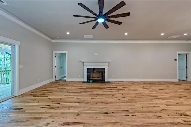 a view of a livingroom with a kitchen and a ceiling fan