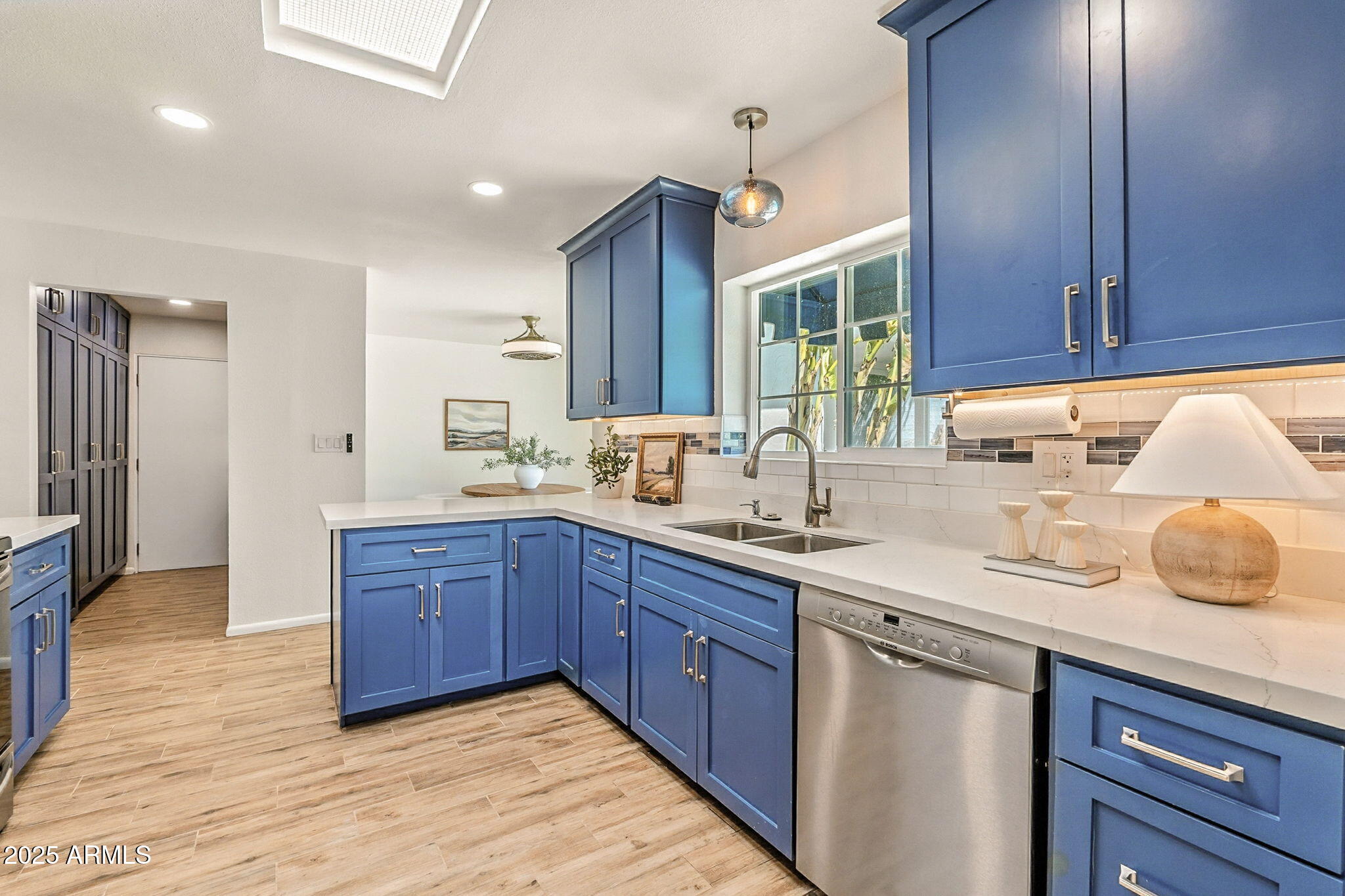 43 East Boca Raton Road Phoenix, AZ 85022 - Photo 24 of 99 Bright Quartz Countertops