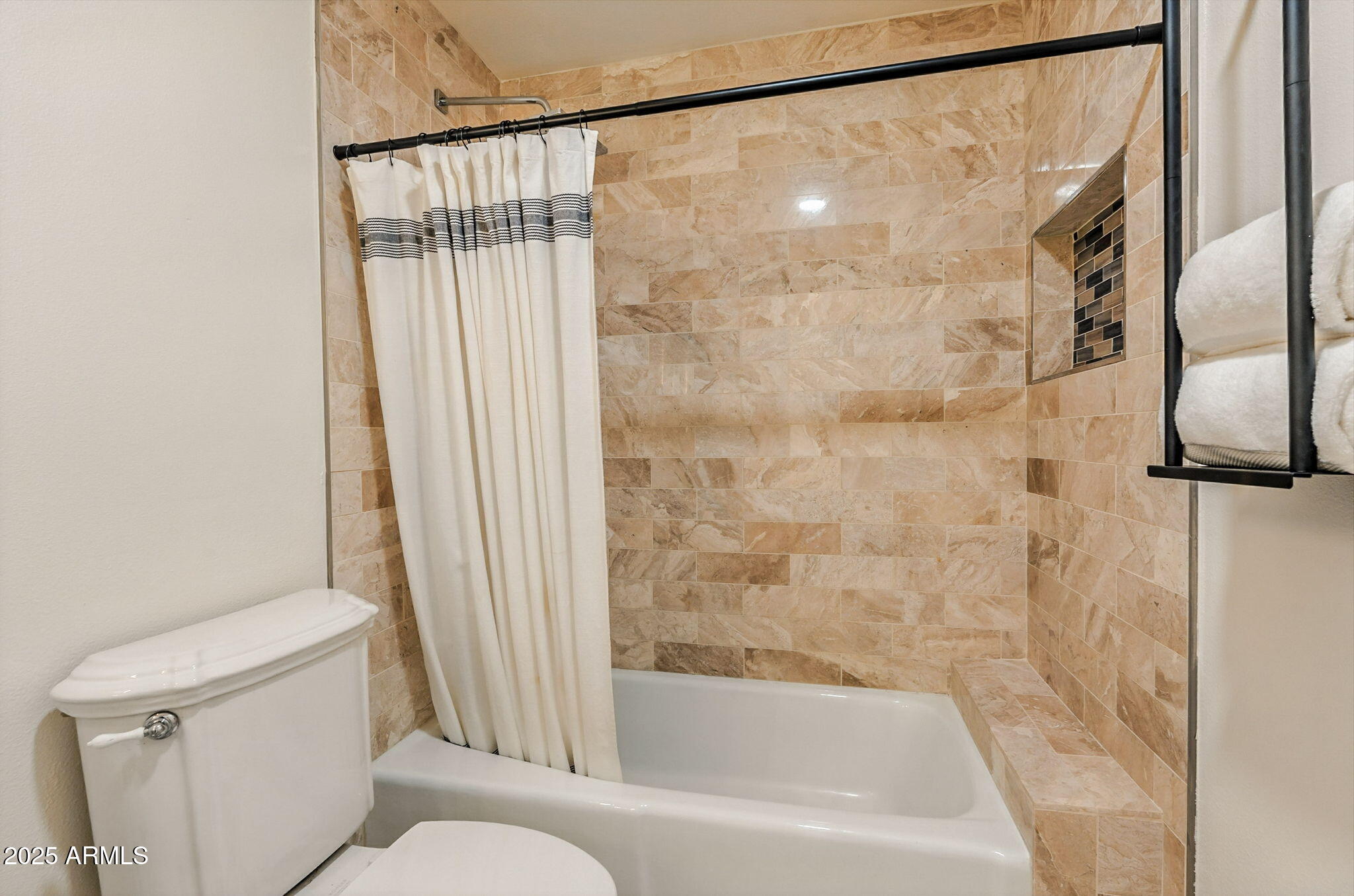 43 East Boca Raton Road Phoenix, AZ 85022 - Photo 44 of 99 Tiled Tub and Shower Combo