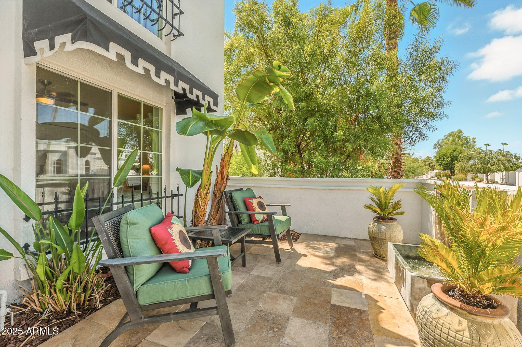 43 East Boca Raton Road Phoenix, AZ 85022 - Photo 6 of 99 a view of a chairs and table in the patio