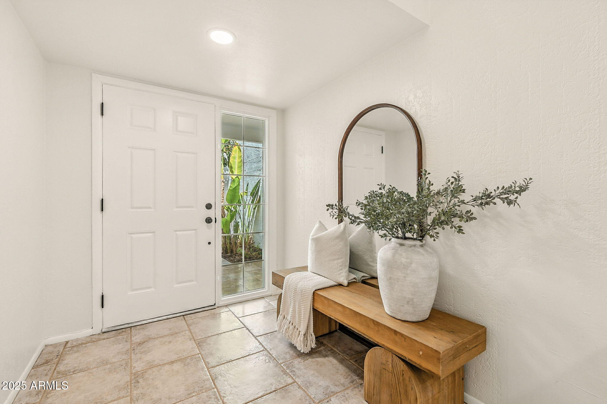43 East Boca Raton Road Phoenix, AZ 85022 - Photo 7 of 99 Bright & Stylish Foyer