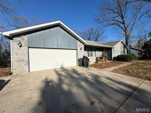 $305,000 | 16935 Lemming Lane, St. Robert, MO 65584