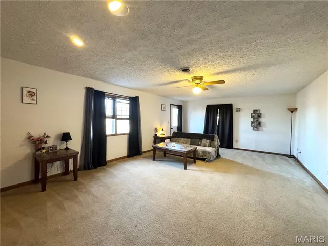 $305,000 | 16935 Lemming Lane, St. Robert, MO 65584