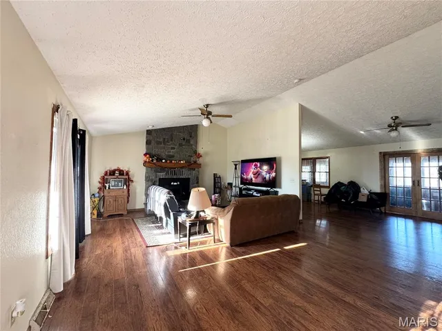 $305,000 | 16935 Lemming Lane, St. Robert, MO 65584