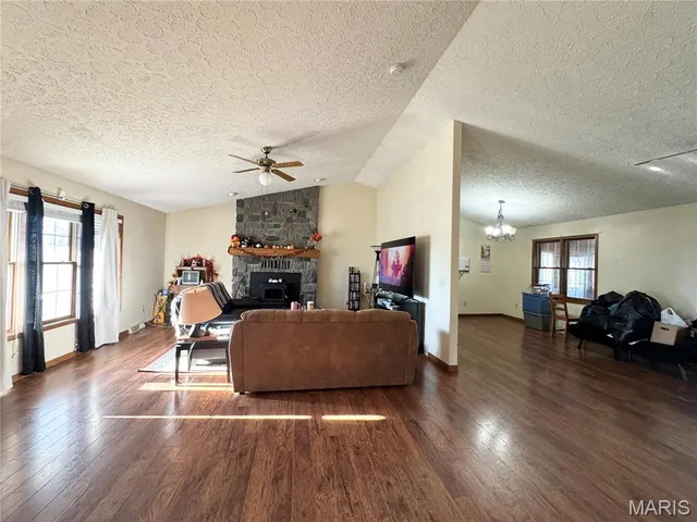 $305,000 | 16935 Lemming Lane, St. Robert, MO 65584