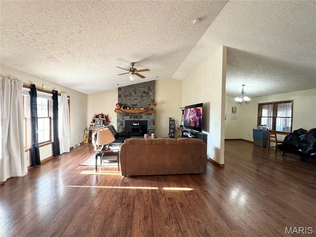 $305,000 | 16935 Lemming Lane, St. Robert, MO 65584