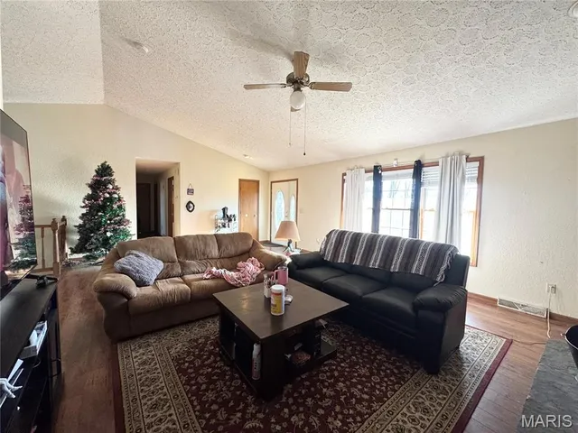 $305,000 | 16935 Lemming Lane, St. Robert, MO 65584