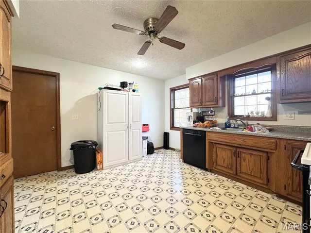 $305,000 | 16935 Lemming Lane, St. Robert, MO 65584