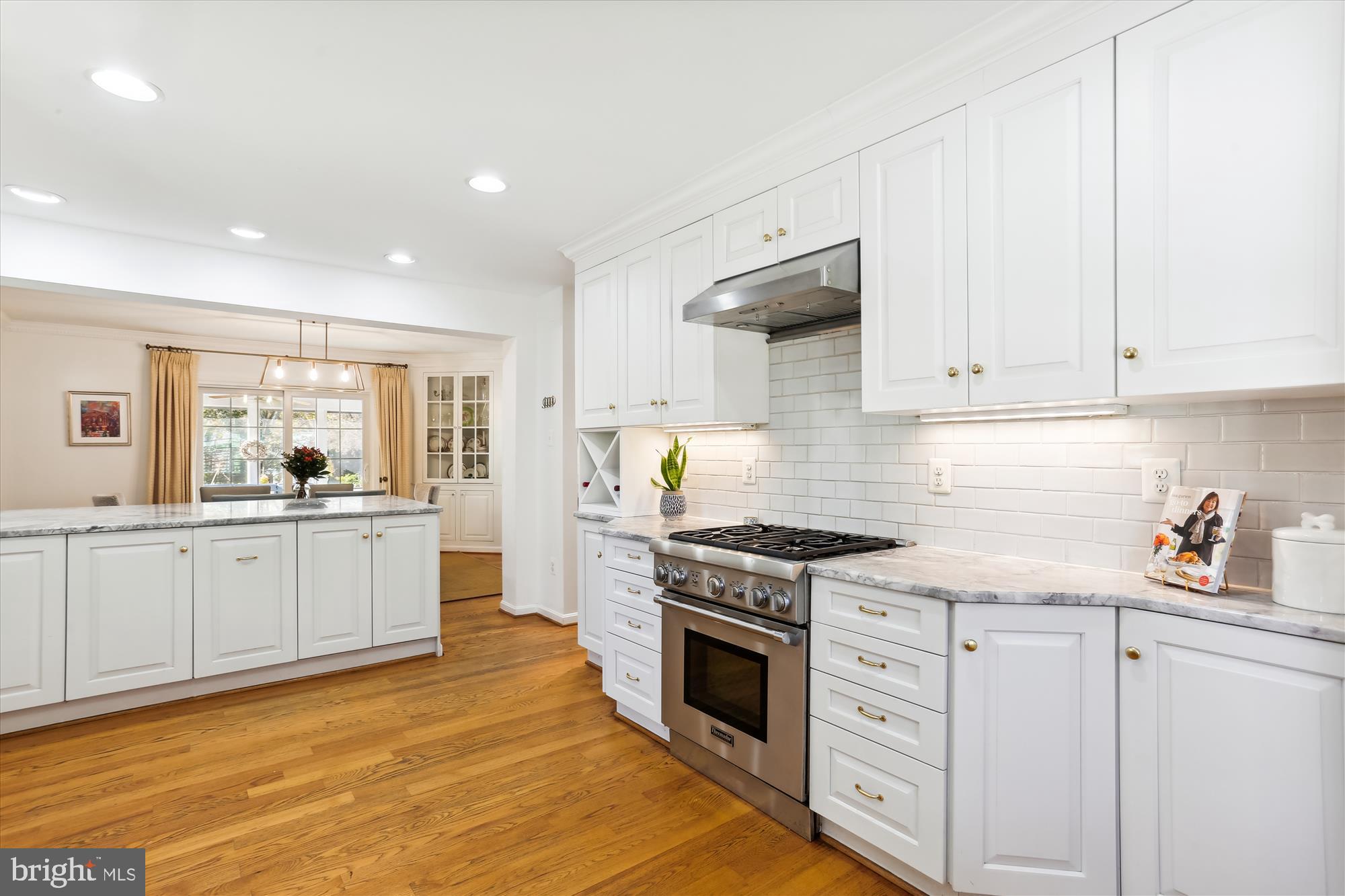 604 Aster Boulevard Rockville, MD 20850 - Photo 22 of 91 Kitchen