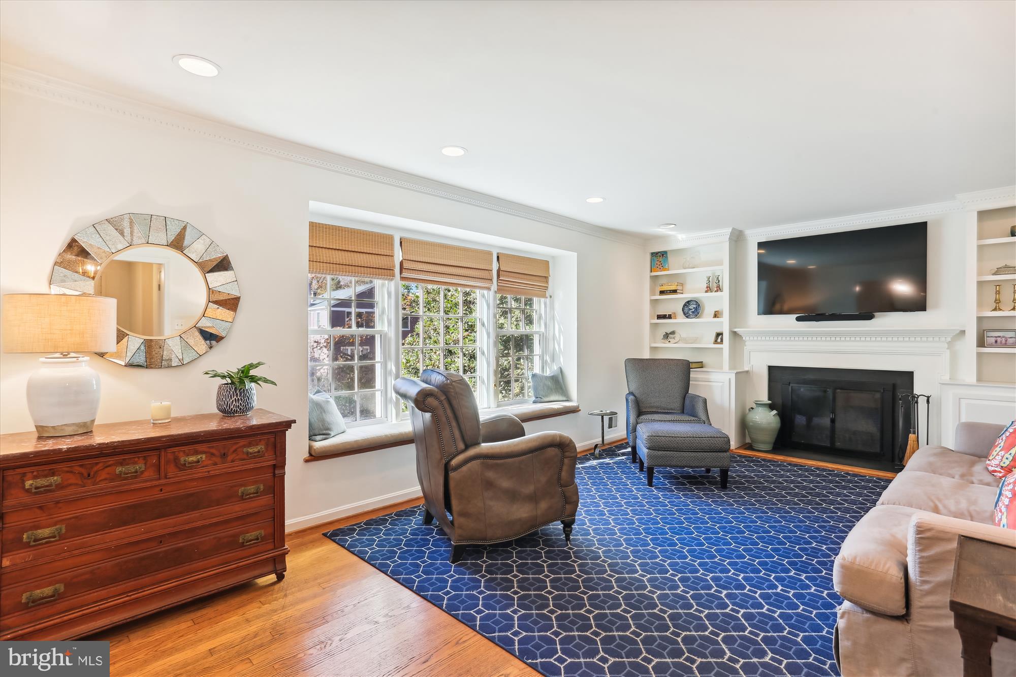 604 Aster Boulevard Rockville, MD 20850 - Photo 25 of 91 Living Room
