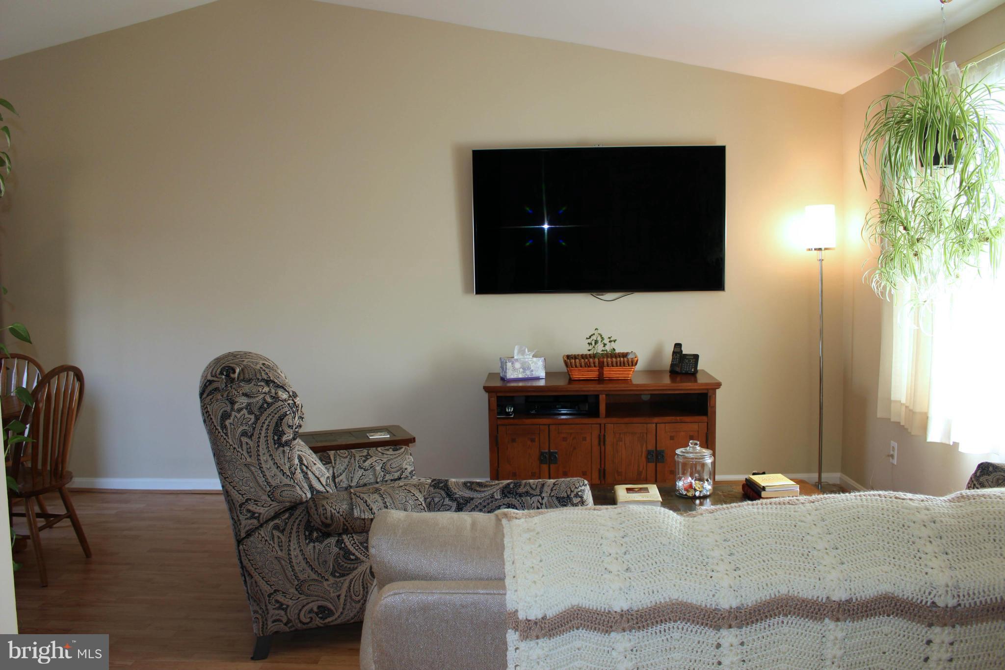 9007 Throgmorton Road Baltimore, MD 21234 - Photo 3 of 30 Living Room