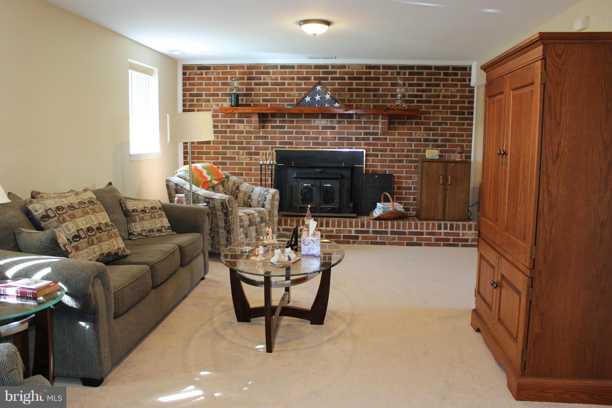 9007 Throgmorton Road Baltimore, MD 21234 - Photo 10 of 30 Family Room