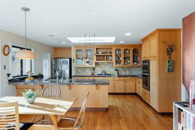 $1,999,000 | 2850 Western Avenue, Petaluma, CA 94952