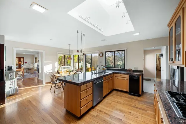 $1,999,000 | 2850 Western Avenue, Petaluma, CA 94952