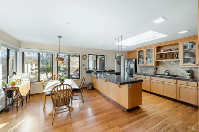 $1,999,000 | 2850 Western Avenue, Petaluma, CA 94952