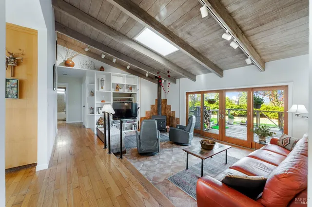 $1,999,000 | 2850 Western Avenue, Petaluma, CA 94952