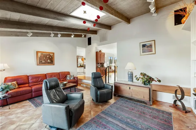 $1,999,000 | 2850 Western Avenue, Petaluma, CA 94952