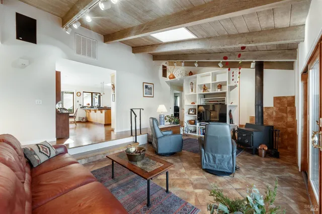 $1,999,000 | 2850 Western Avenue, Petaluma, CA 94952