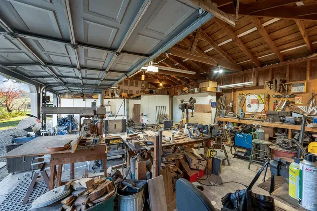 $1,999,000 | 2850 Western Avenue, Petaluma, CA 94952