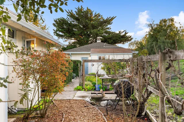 $1,999,000 | 2850 Western Avenue, Petaluma, CA 94952