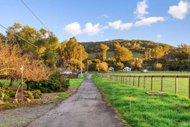 $1,999,000 | 2850 Western Avenue, Petaluma, CA 94952