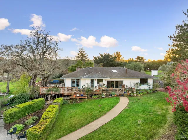 $1,999,000 | 2850 Western Avenue, Petaluma, CA 94952