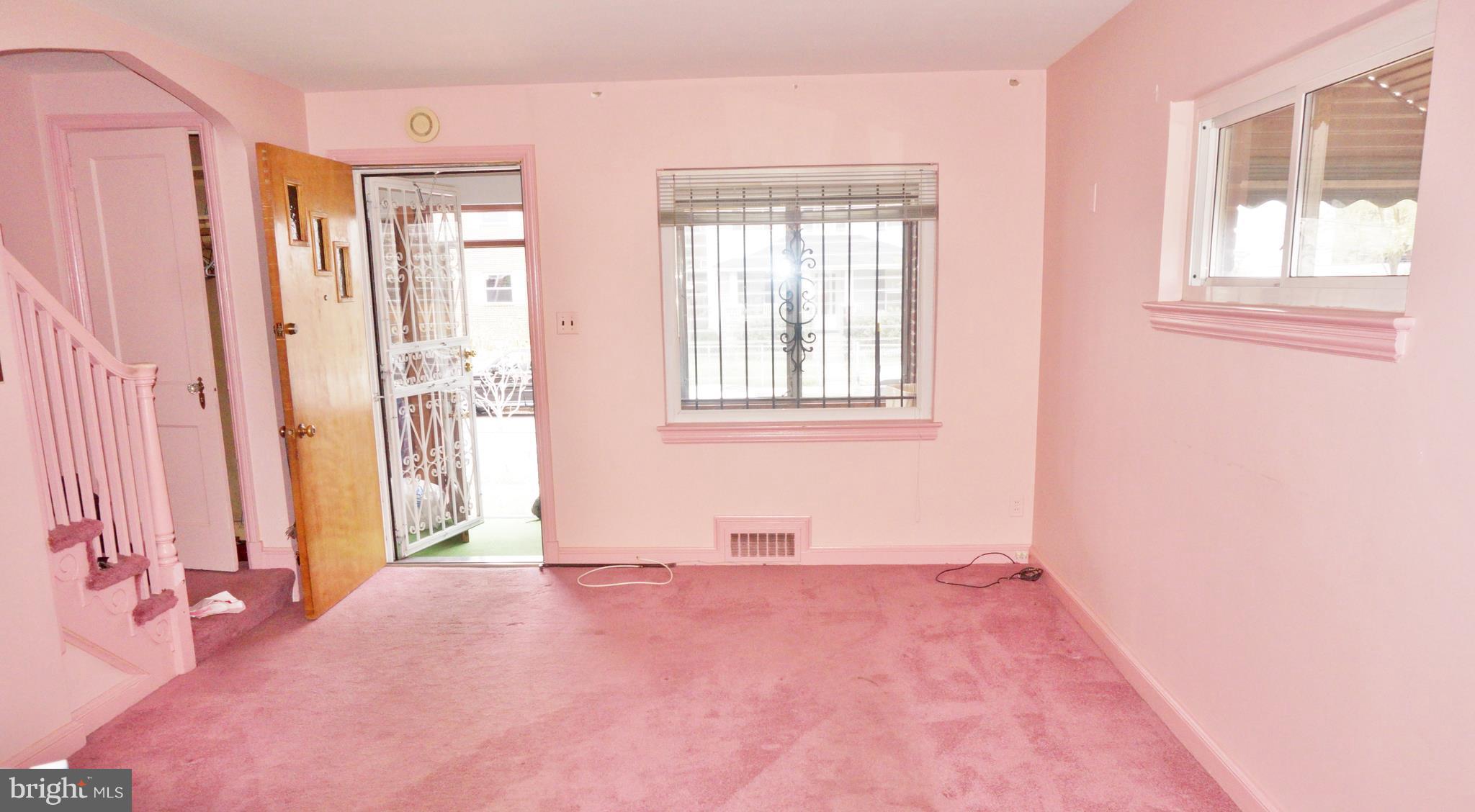 22 Anacostia Road Northeast Washington, DC 20019 - Photo 3 of 16 Living Room