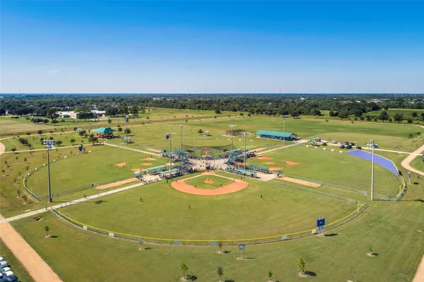 $275,990 | 511 Robin Court, Angleton, TX 77515
