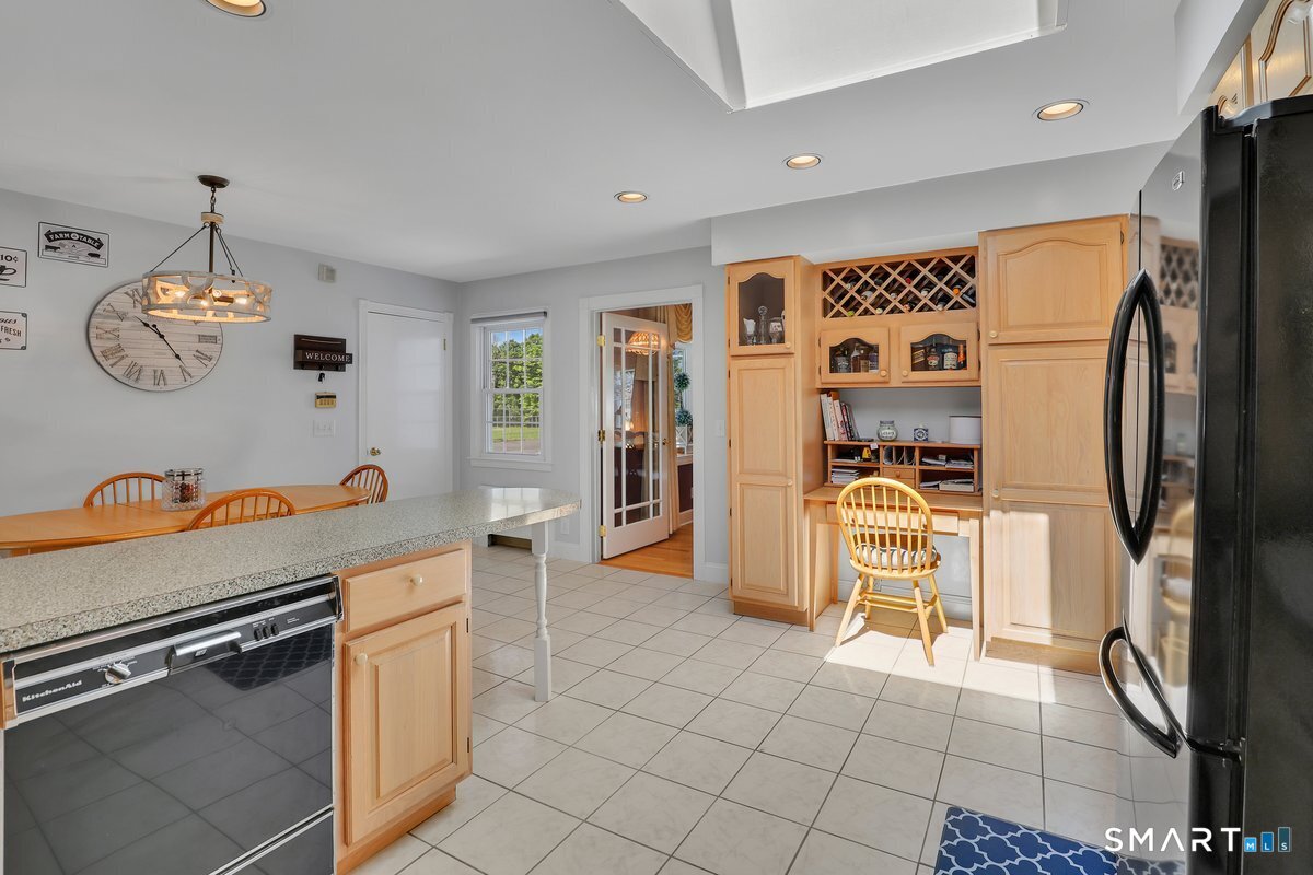 7 Alanby Drive Meriden, CT 06451 - Photo 4 of 34