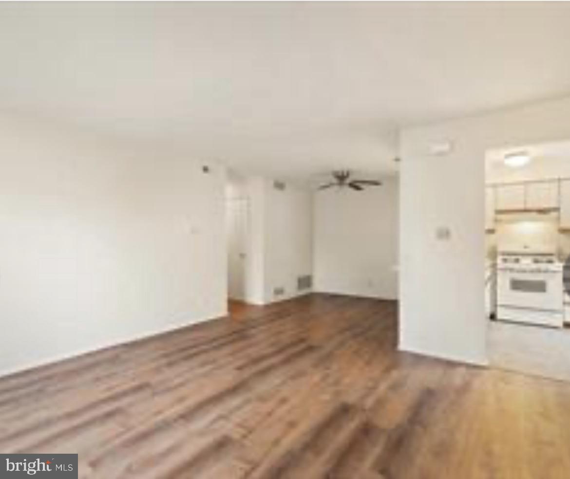 1908 B Ralston Drive Mount Laurel, NJ 08054 - Photo 7 of 21 Spacious, sunlit living area awaits.